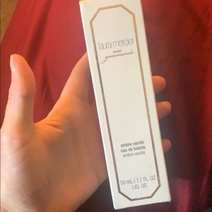 Laura mercier spray